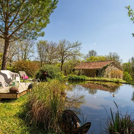 La Chambre D Adele Bed & Breakfast Masquieres