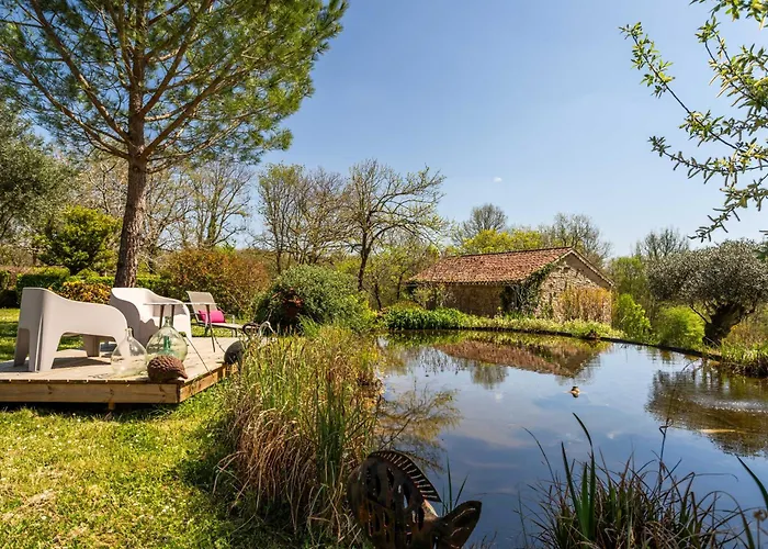 La Chambre D Adele Bed & Breakfast Masquieres